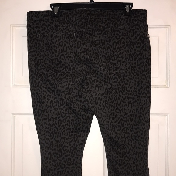 Gap Denim Women’s Pants Legging size 14/32R Leopard Print in great condition - Picture 13 of 14